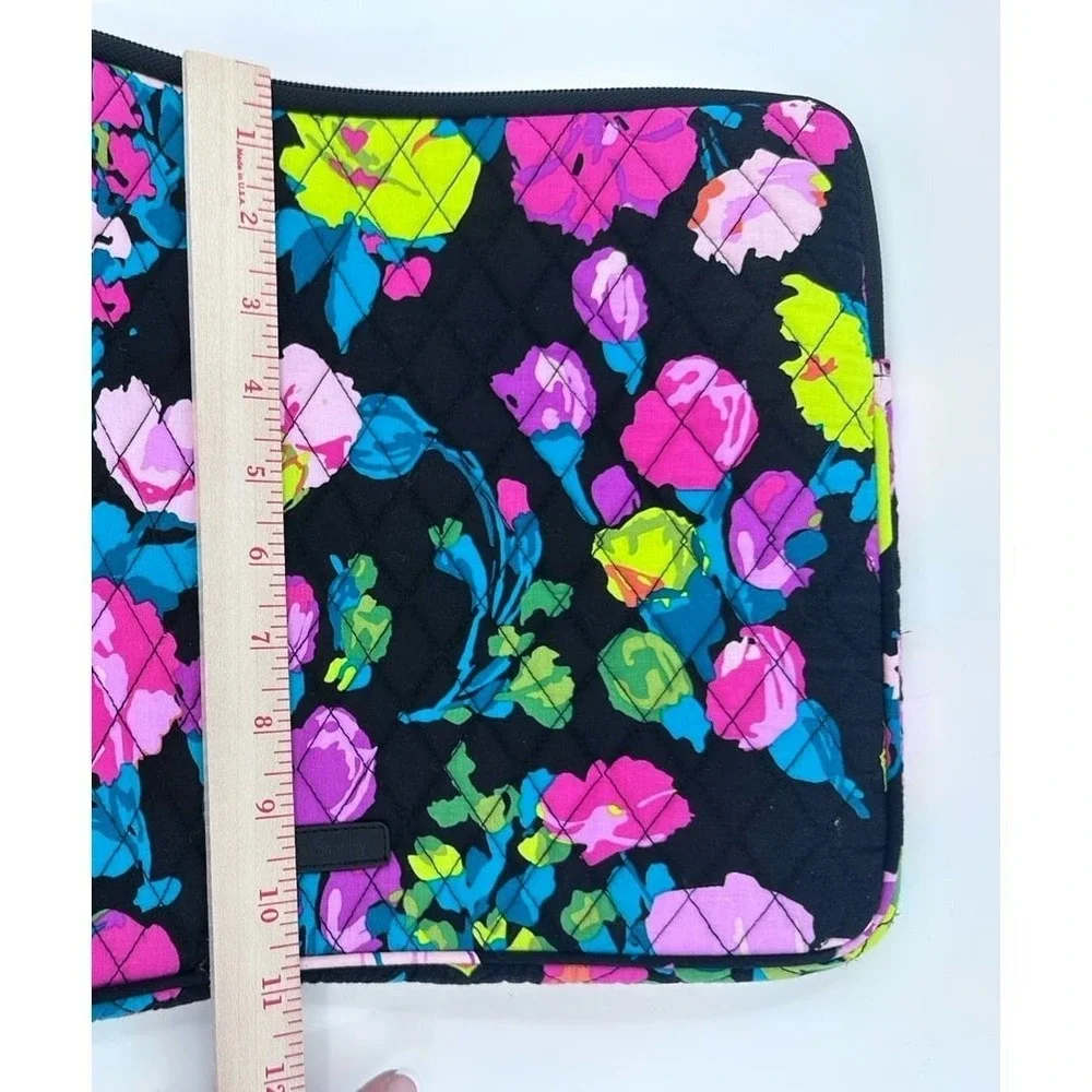 Vera Bradley Laptop Zipper Holder Floral Black‎